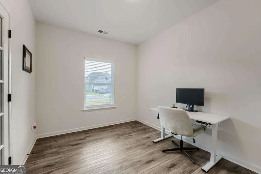 407 Larry LN Adairsville, GA 30103