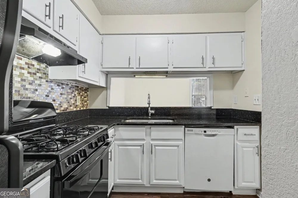 2623 Dorian DR SW Snellville, GA 30078
