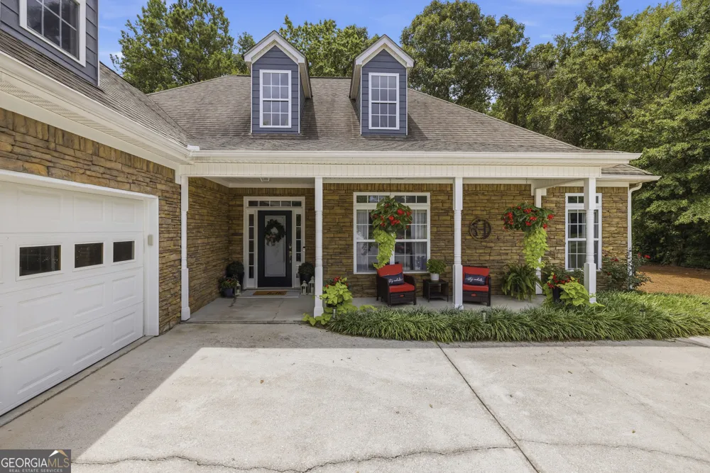 135 Clear Spring LN Oxford, GA 30054