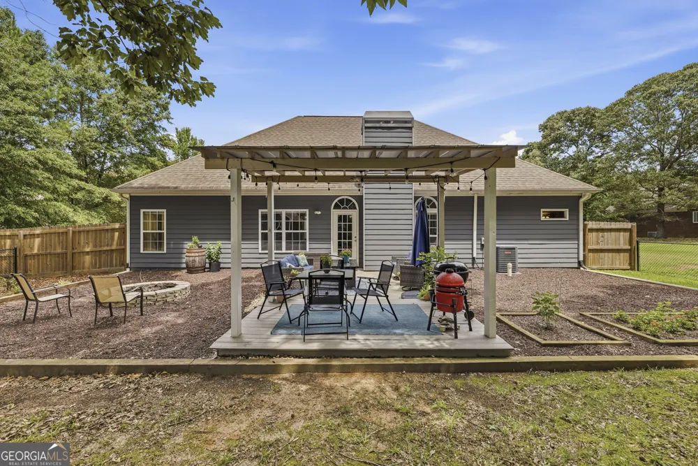 135 Clear Spring LN Oxford, GA 30054