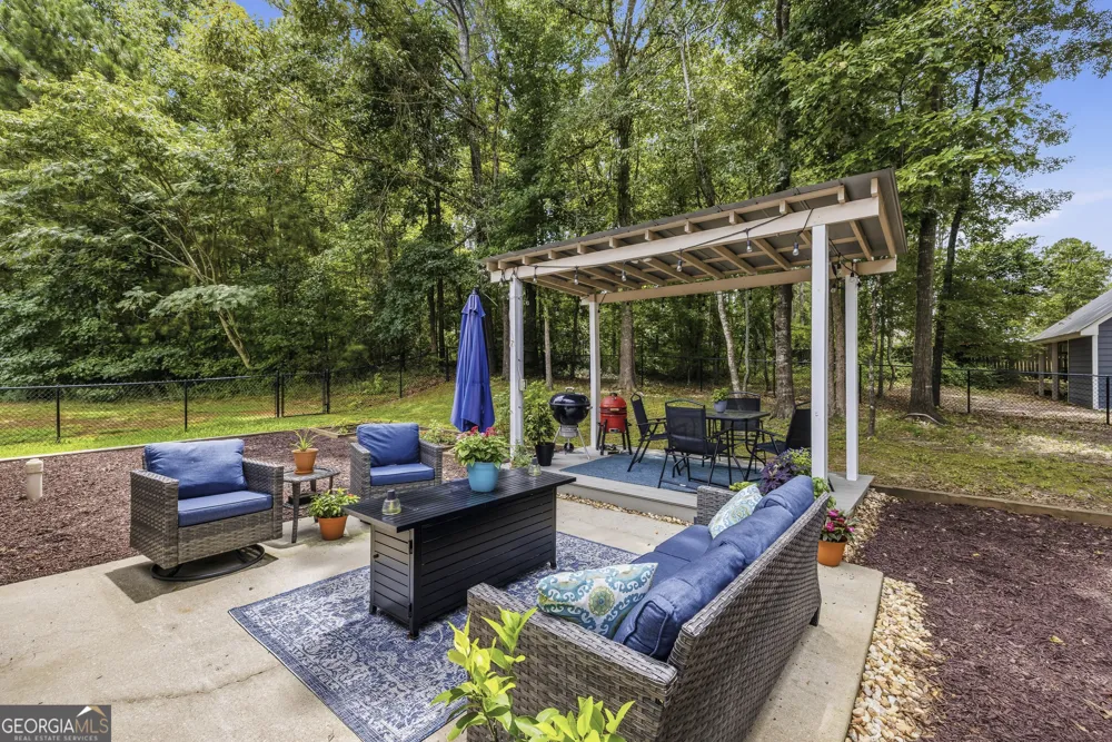 135 Clear Spring LN Oxford, GA 30054