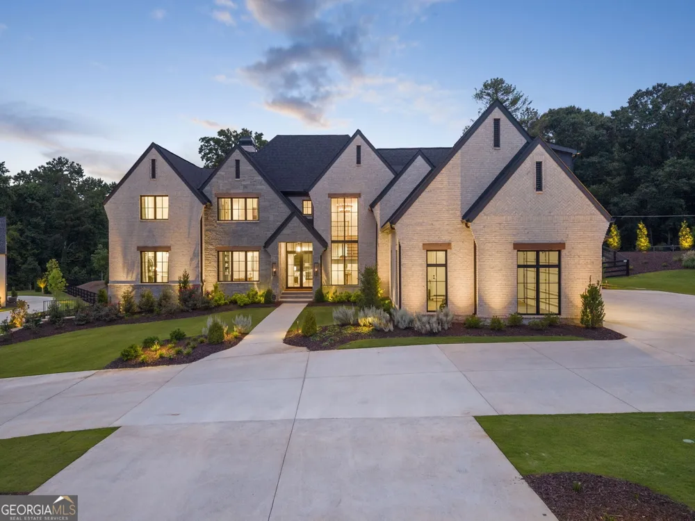 1022 Lyndon LN Milton, GA 30004