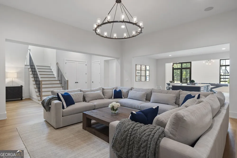 1022 Lyndon LN Milton, GA 30004