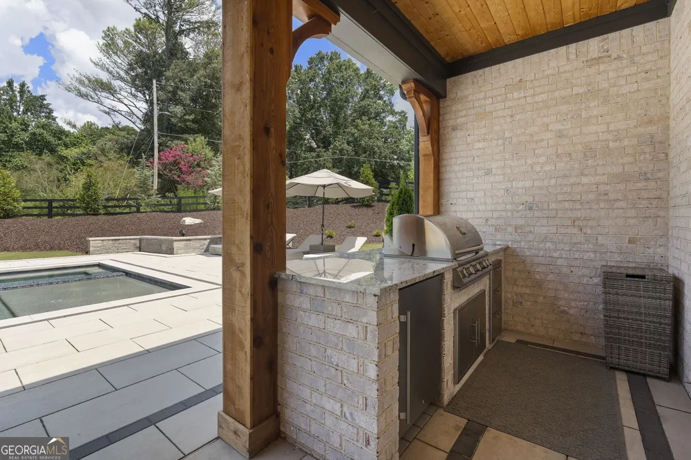 1022 Lyndon LN Milton, GA 30004