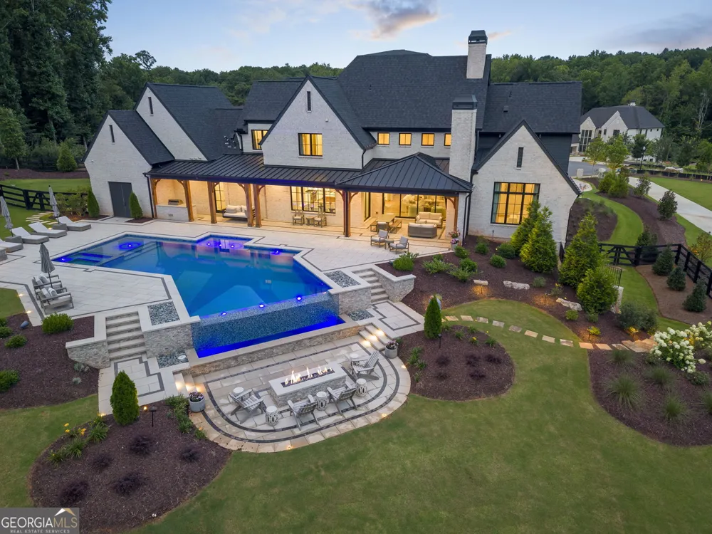 1022 Lyndon LN Milton, GA 30004
