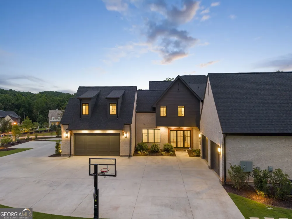 1022 Lyndon LN Milton, GA 30004