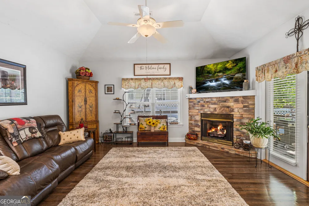 419 Long View Cir. Hiawassee, GA 30546