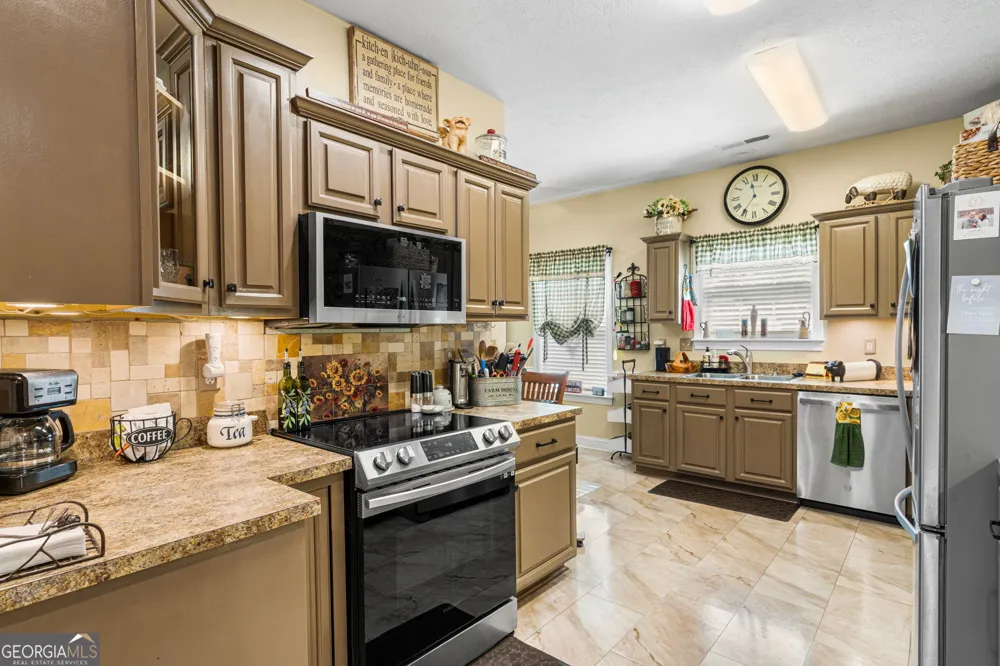 419 Long View Cir. Hiawassee, GA 30546