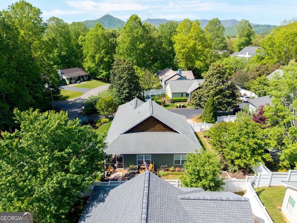 419 Long View Cir. Hiawassee, GA 30546
