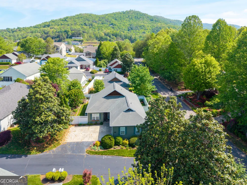 419 Long View Cir. Hiawassee, GA 30546