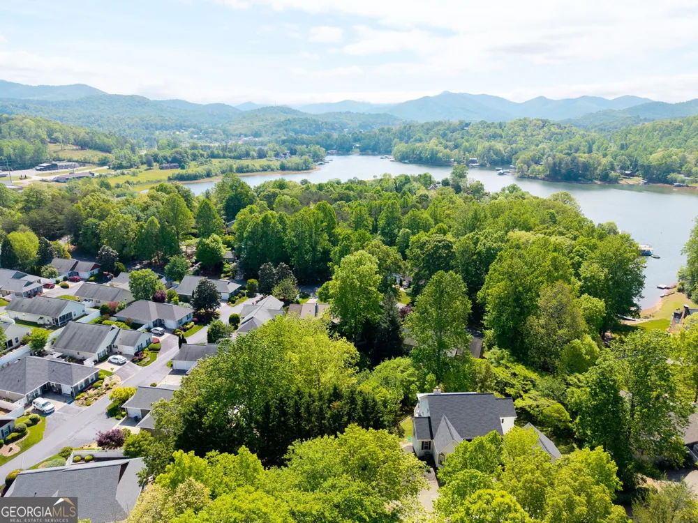 419 Long View Cir. Hiawassee, GA 30546