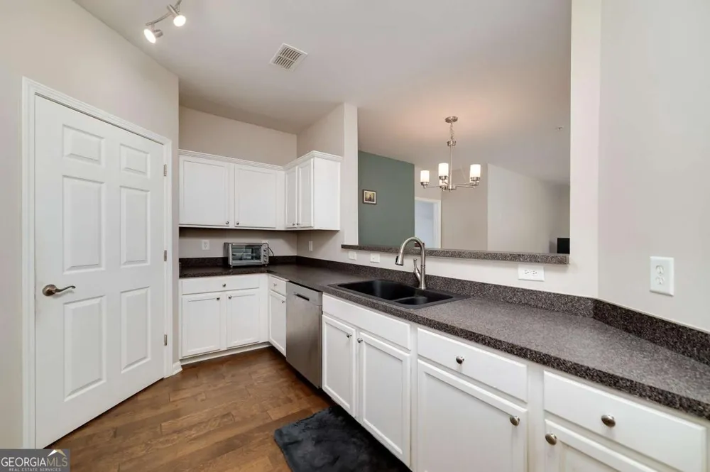 1975 Nocturne DR Alpharetta, GA 30009