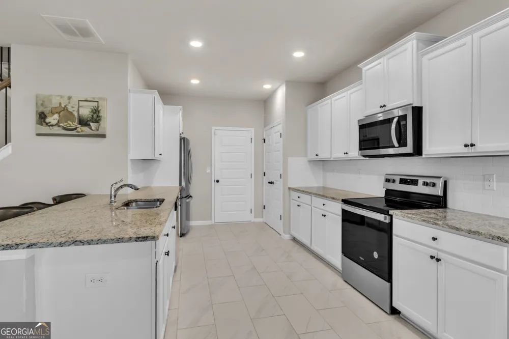 684 Lakehaven LN Loganville, GA 30052