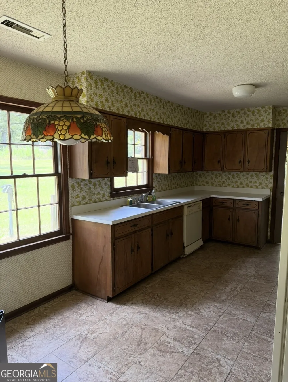 46 Redmond RD Lumpkin, GA 31815