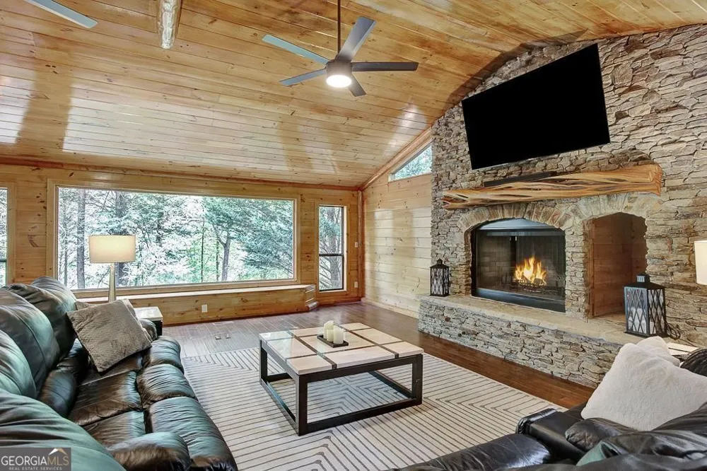 450 Flat Creek CIR Blue Ridge, GA 30513