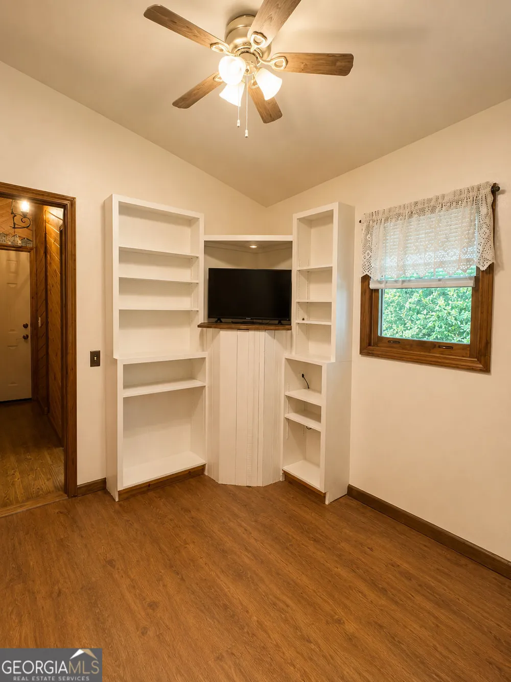 2261 Paradise Valley RD Cleveland, GA 30528