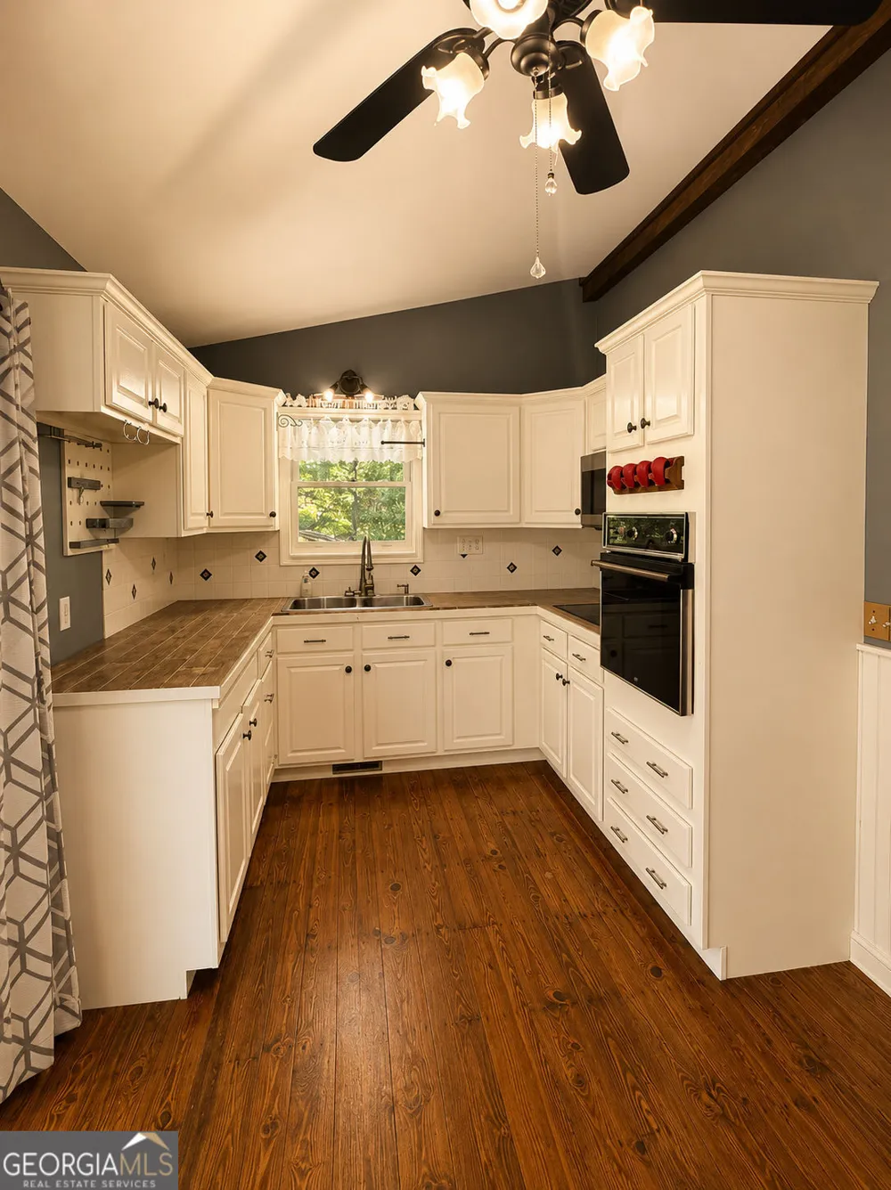 2261 Paradise Valley RD Cleveland, GA 30528