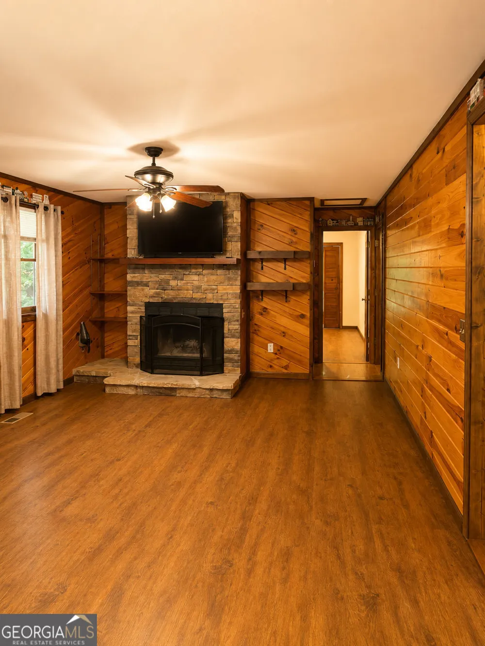 2261 Paradise Valley RD Cleveland, GA 30528