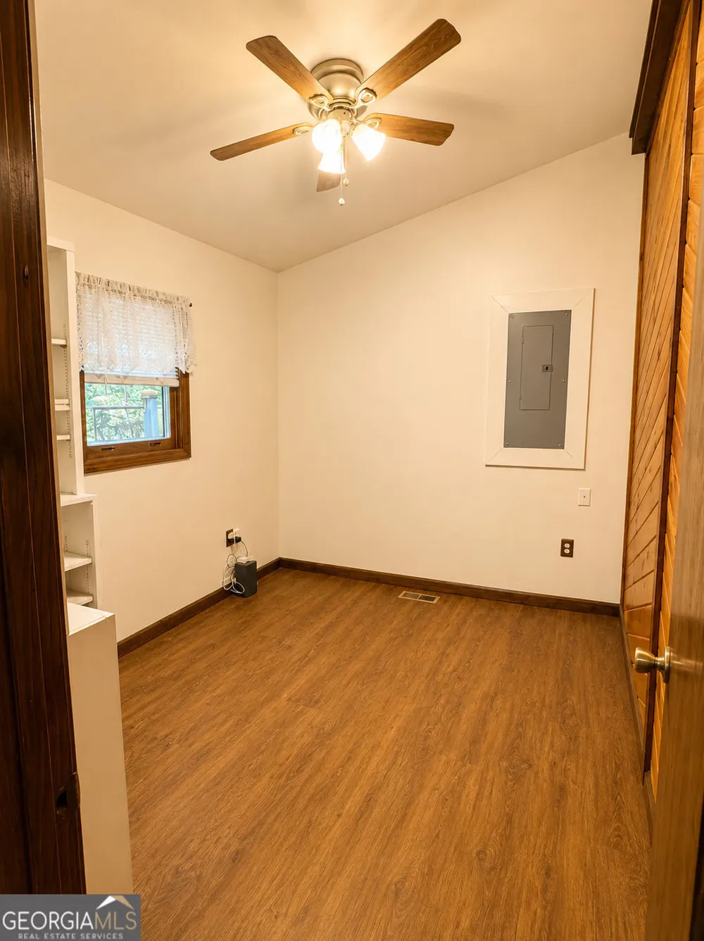 2261 Paradise Valley RD Cleveland, GA 30528