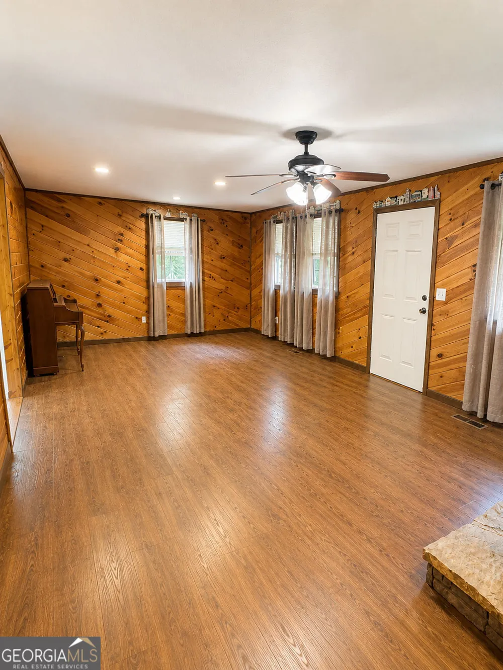 2261 Paradise Valley RD Cleveland, GA 30528