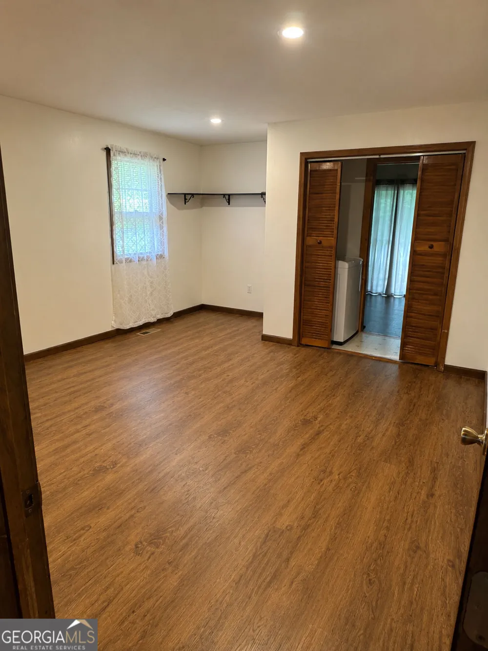 2261 Paradise Valley RD Cleveland, GA 30528