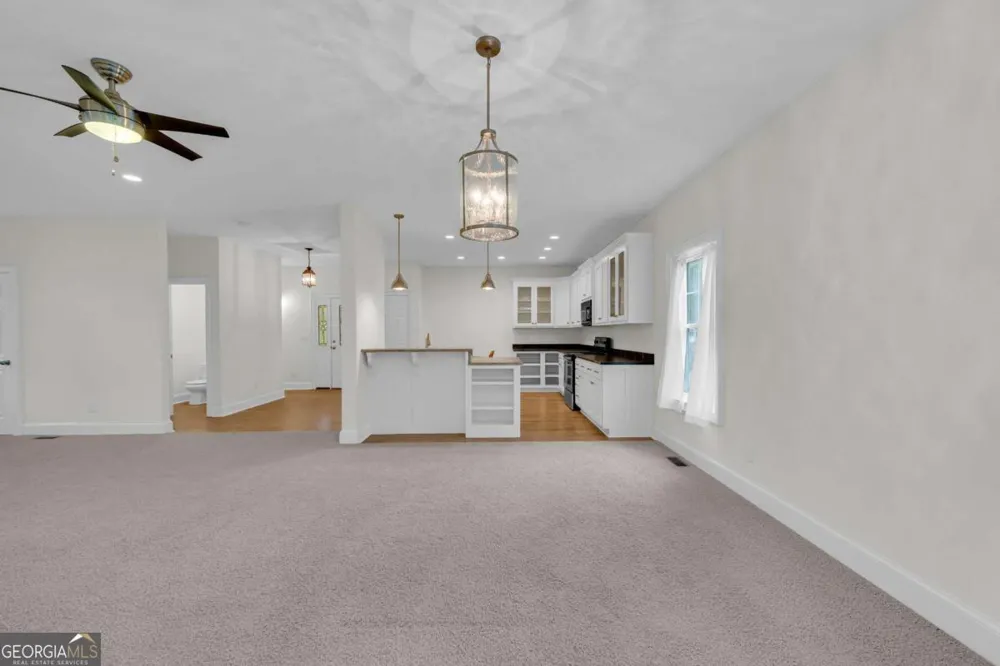 27 Classic DR Hartwell, GA 30643