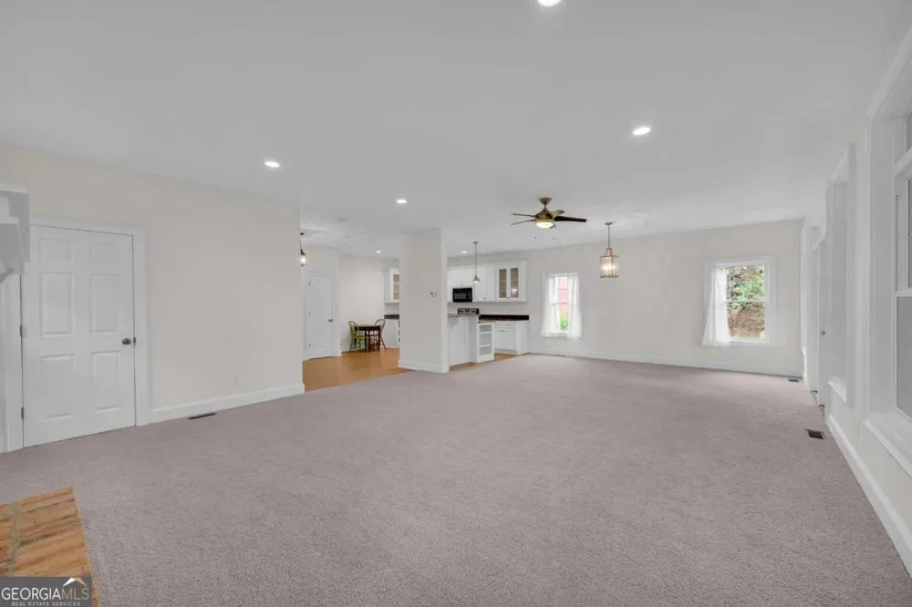 27 Classic DR Hartwell, GA 30643