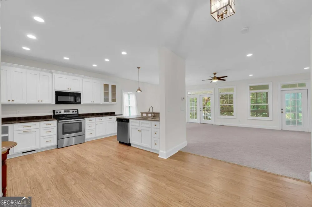 27 Classic DR Hartwell, GA 30643