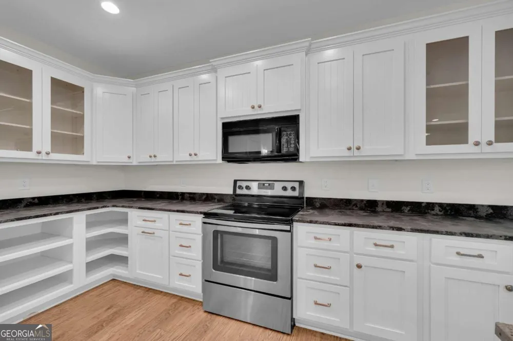27 Classic DR Hartwell, GA 30643