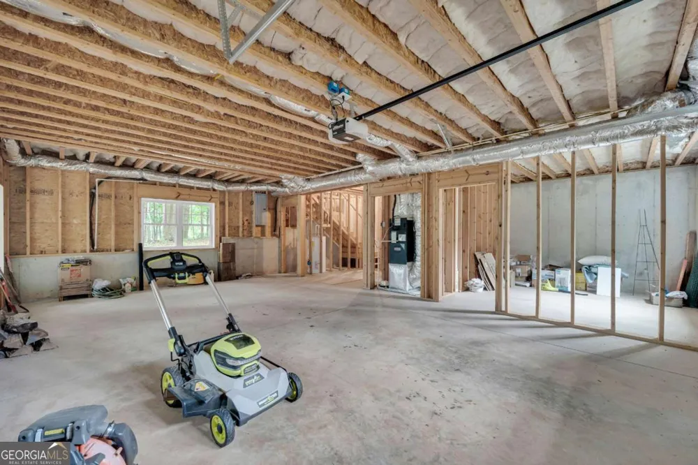 27 Classic DR Hartwell, GA 30643