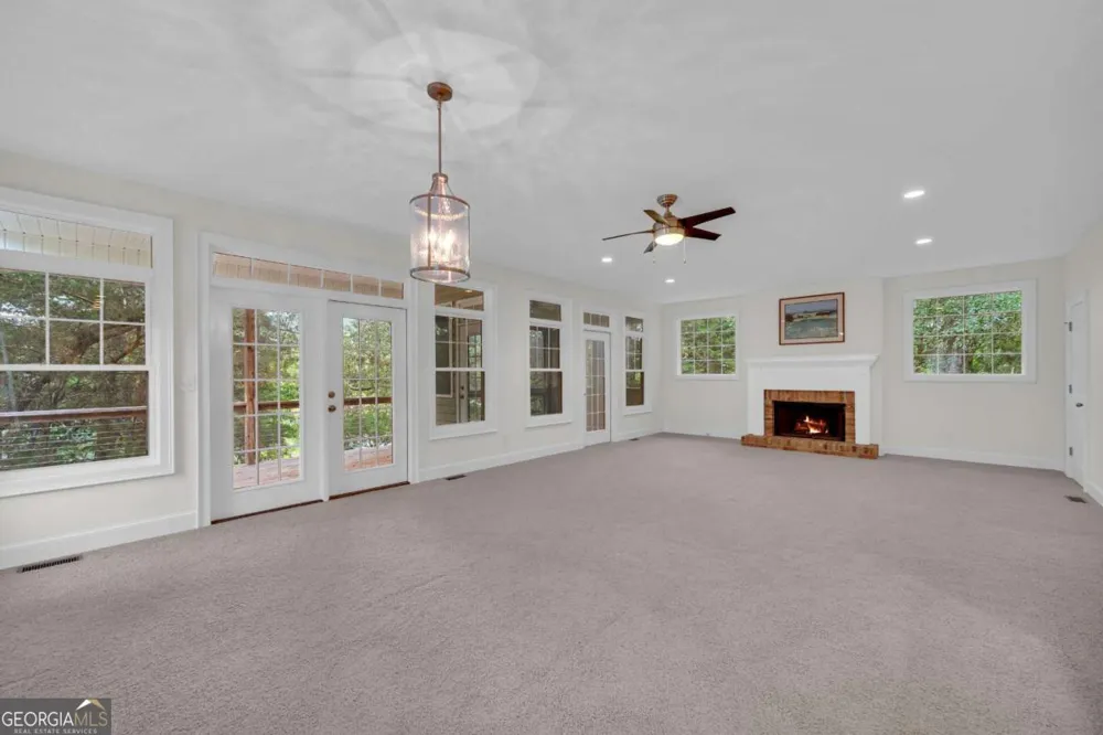 27 Classic DR Hartwell, GA 30643