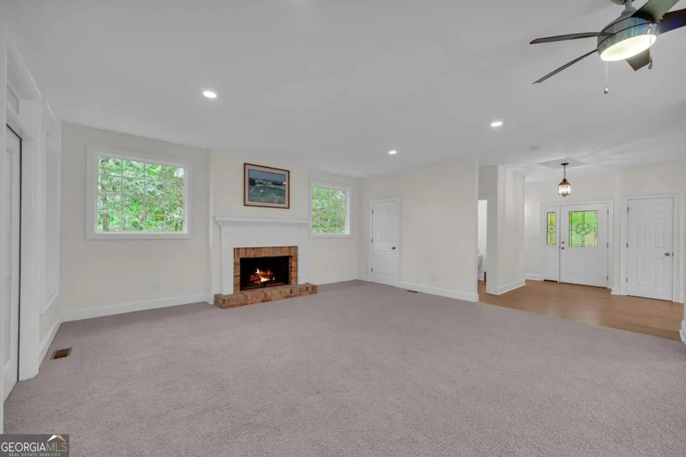 27 Classic DR Hartwell, GA 30643