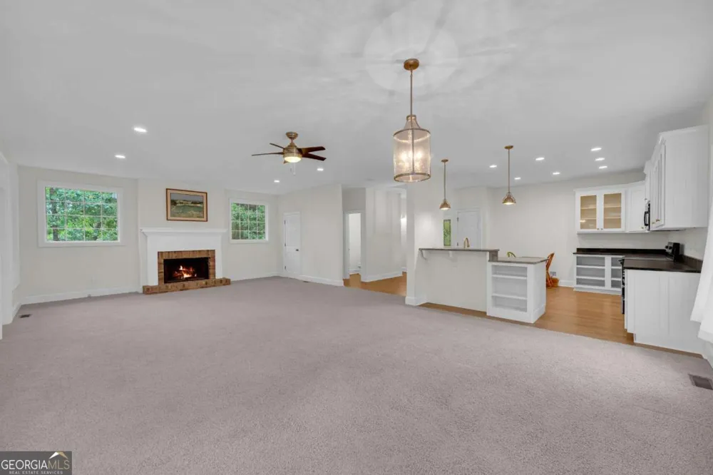 27 Classic DR Hartwell, GA 30643