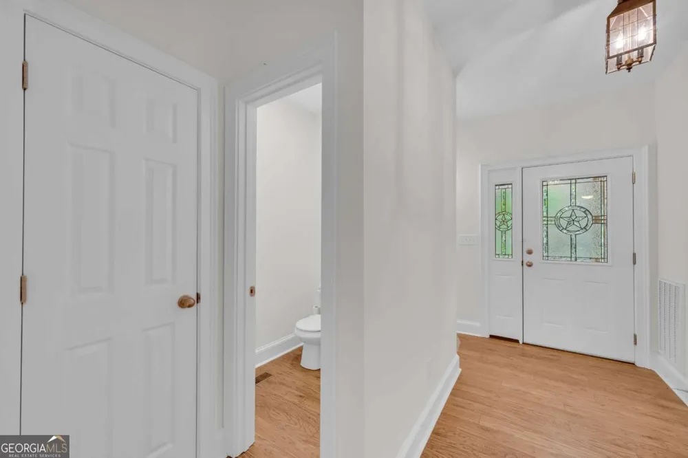 27 Classic DR Hartwell, GA 30643