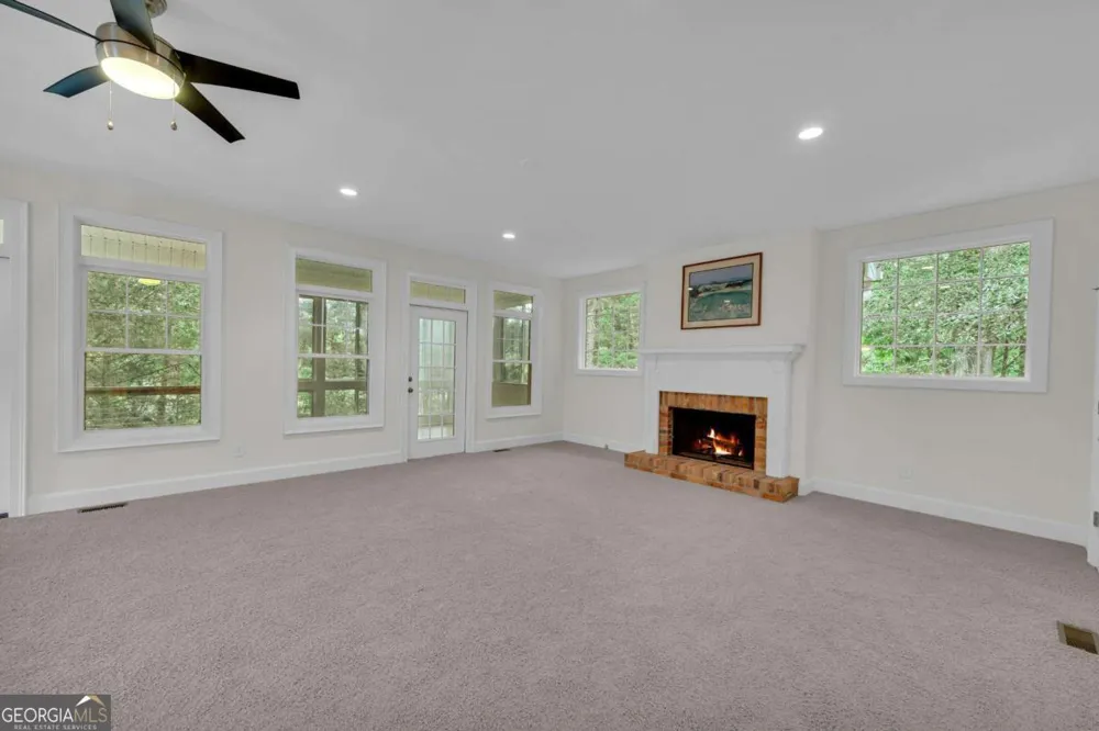 27 Classic DR Hartwell, GA 30643