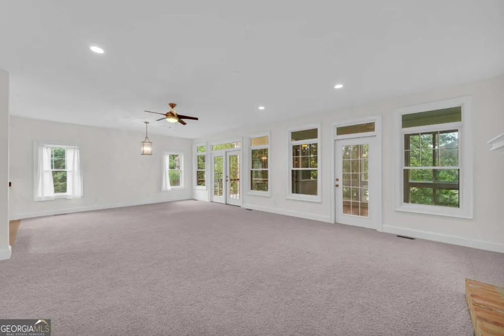 27 Classic DR Hartwell, GA 30643
