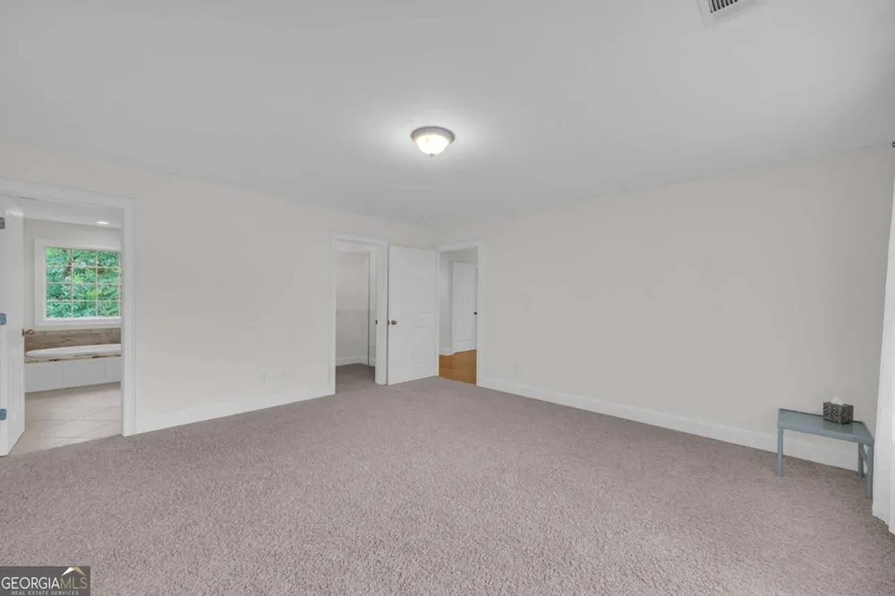 27 Classic DR Hartwell, GA 30643