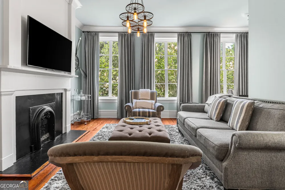 125 W Gordon ST Savannah, GA 31401