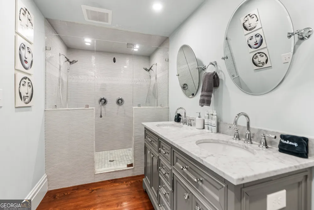 125 W Gordon ST Savannah, GA 31401