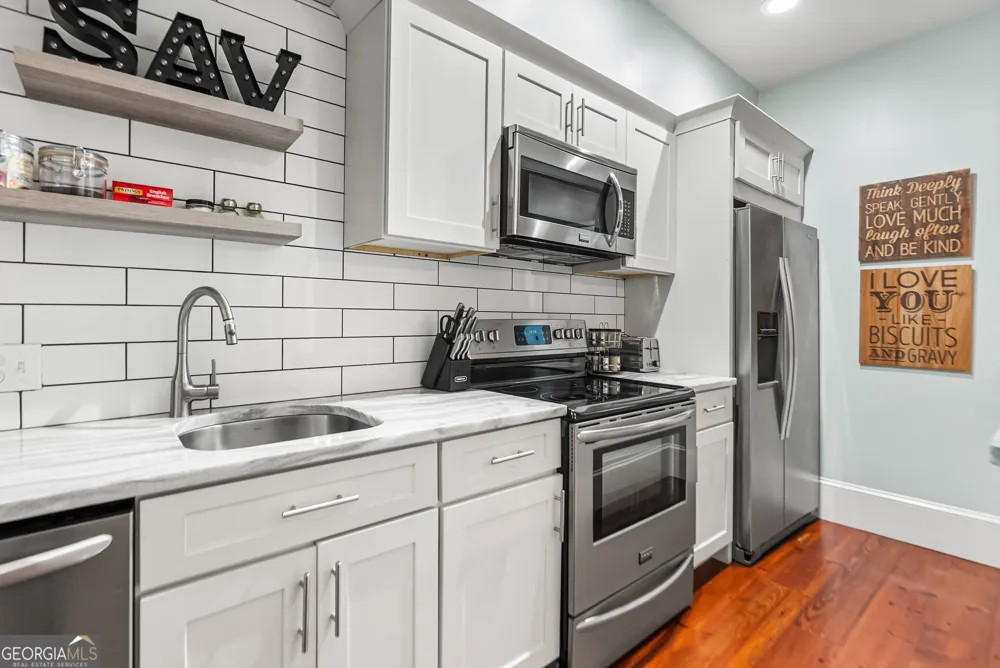 125 W Gordon ST Savannah, GA 31401