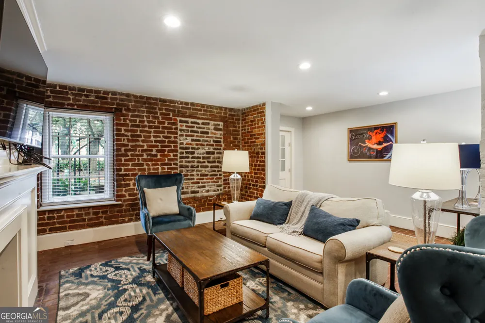 125 W Gordon ST Savannah, GA 31401