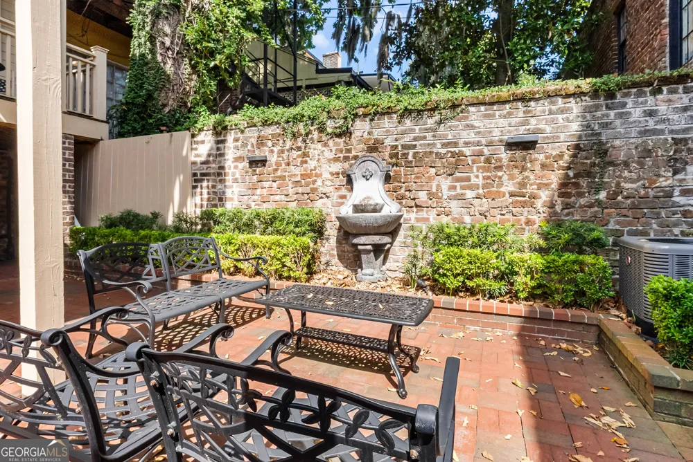 125 W Gordon ST Savannah, GA 31401
