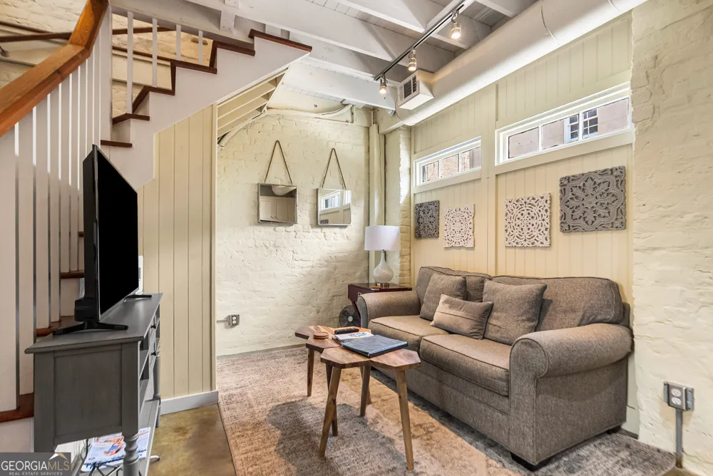 125 W Gordon ST Savannah, GA 31401