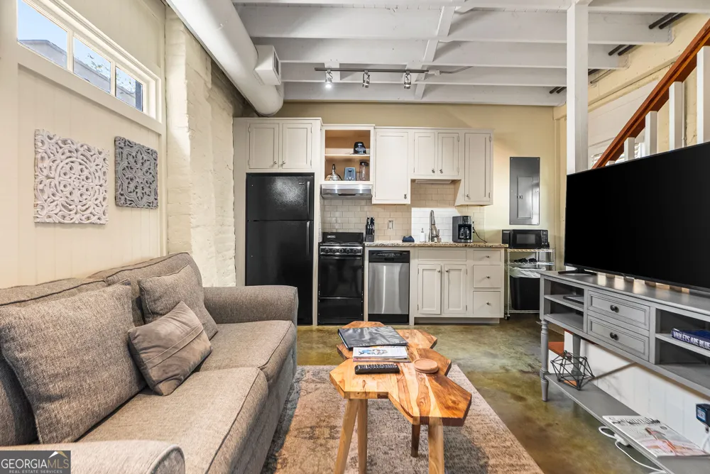 125 W Gordon ST Savannah, GA 31401