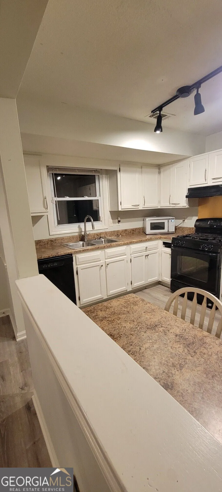 687 Redland DR Jonesboro, GA 30238