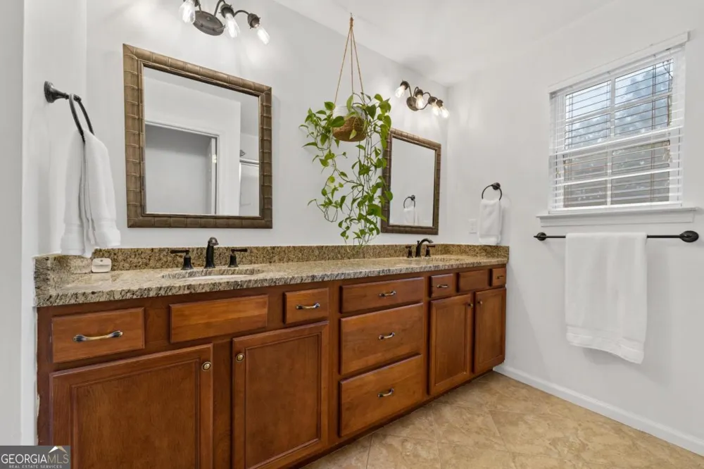 536 River Lake DR Eatonton, GA 31024