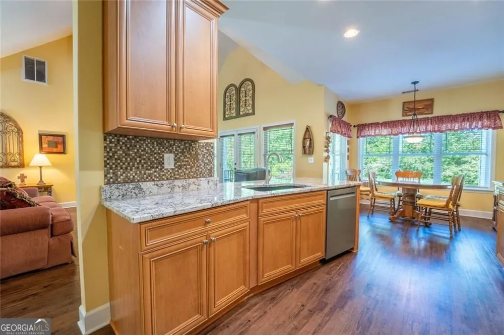 190 Towerview CIR Mount Airy, GA 30563