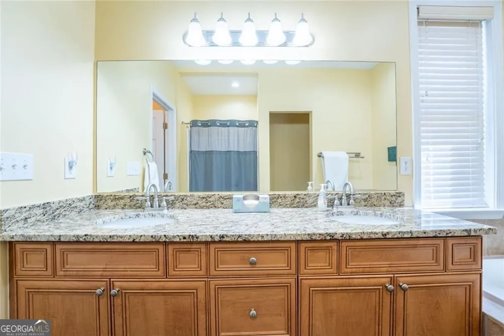 190 Towerview CIR Mount Airy, GA 30563