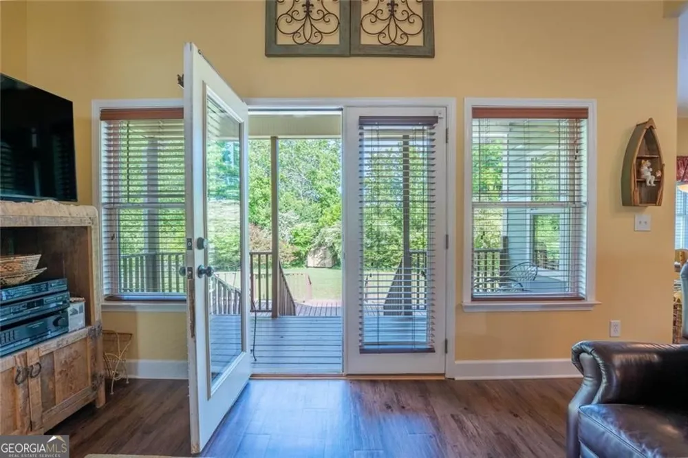 190 Towerview CIR Mount Airy, GA 30563