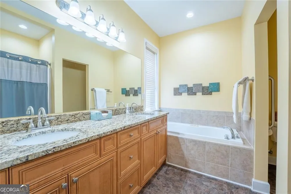 190 Towerview CIR Mount Airy, GA 30563